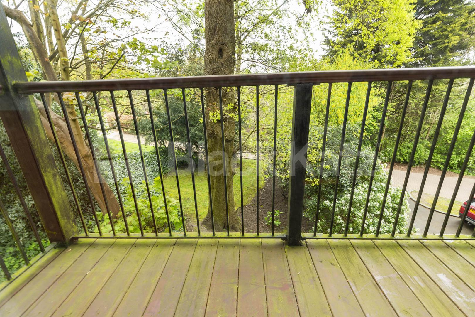 An approximately 1000sqf 2 bedroom plus study with underground parking Cholmeley  Park, Highgate